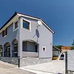 Feriehus House Ulika *