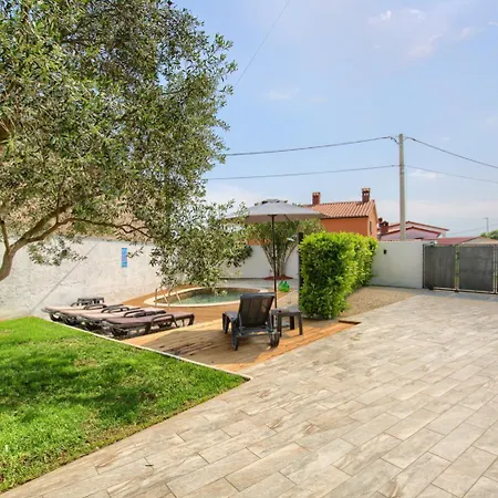 House Ulika Pula