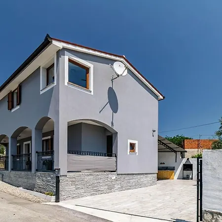 Holiday home House Ulika *