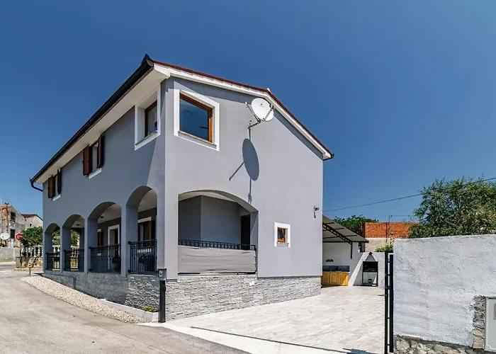 Dom wakacyjny House Ulika *